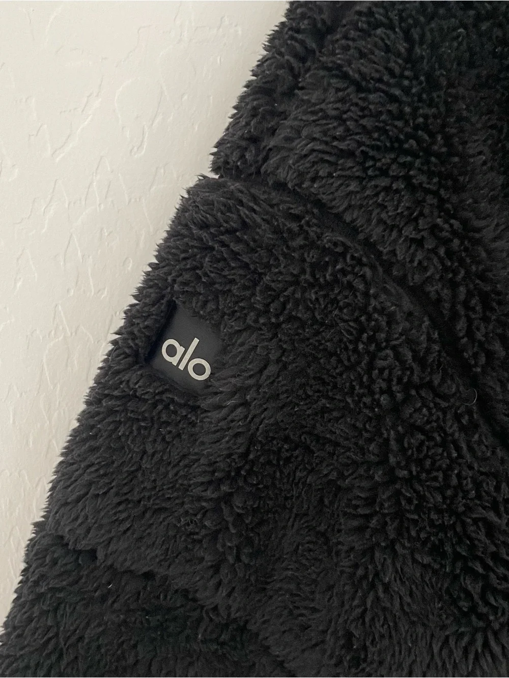 Alo Sherpa snow angel jacket in black size small